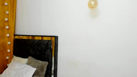 Snapshot of matteo_n_luisa chatting on February 19, 4:11 pm Matteo Luisa online show from February 19, 4:11 pm