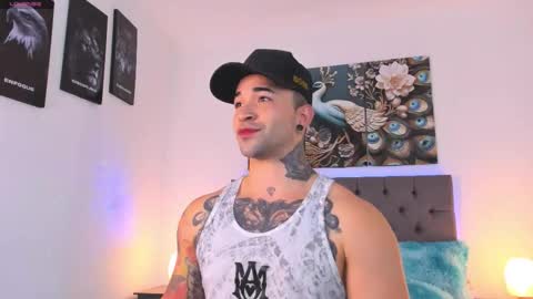 Snapshot of matthew_colee chatting on March 11, 4:18 am Matthew INDEPENDENT MODEL online show from March 11, 4:18 am