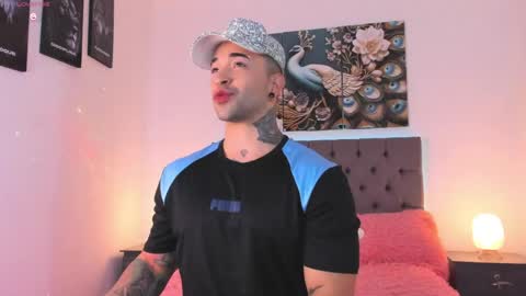 Snapshot of matthew_colee chatting on March 27, 3:45 am Matthew INDEPENDENT MODEL online show from March 27, 3:45 am