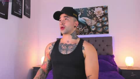 Snapshot of matthew_colee chatting on April 5, 3:36 am Matthew INDEPENDENT MODEL online show from April 5, 3:36 am