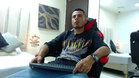 Snapshot of matthewcullenn chatting on December 1, 9:20 pm Matthew online show from December 1, 9:20 pm