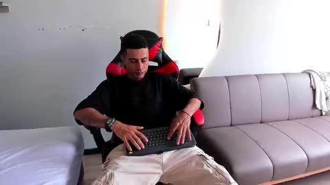 Snapshot of matthewcullenn chatting on December 3, 7:56 pm Matthew online show from December 3, 7:56 pm