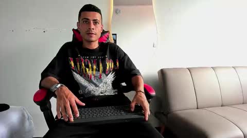 Snapshot of matthewcullenn chatting on December 5, 7:43 pm Matthew online show from December 5, 7:43 pm