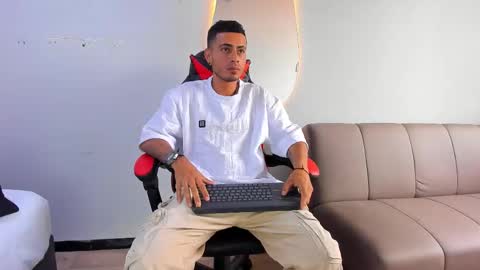 Snapshot of matthewcullenn chatting on December 17, 6:14 pm Matthew online show from December 17, 6:14 pm