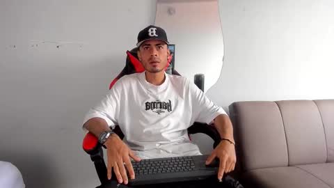 Snapshot of matthewcullenn chatting on December 18, 5:30 pm Matthew online show from December 18, 5:30 pm