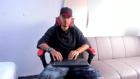 Snapshot of matthewcullenn chatting on December 19, 5:53 pm Matthew online show from December 19, 5:53 pm