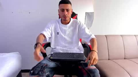 Snapshot of matthewcullenn chatting on December 22, 4:04 pm Matthew online show from December 22, 4:04 pm