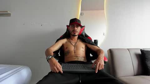 Snapshot of matthewcullenn chatting on January 5, 9:07 pm Matthew online show from January 5, 9:07 pm