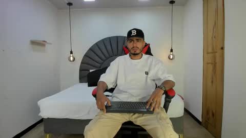 Snapshot of matthewcullenn chatting on January 14, 8:36 pm Matthew online show from January 14, 8:36 pm