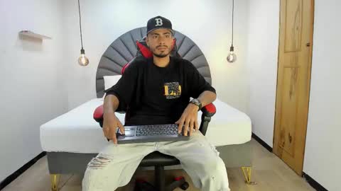 Snapshot of matthewcullenn chatting on January 15, 8:34 pm Matthew online show from January 15, 8:34 pm