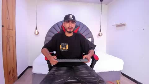 Snapshot of matthewcullenn chatting on February 3, 7:41 pm Matthew online show from February 3, 7:41 pm