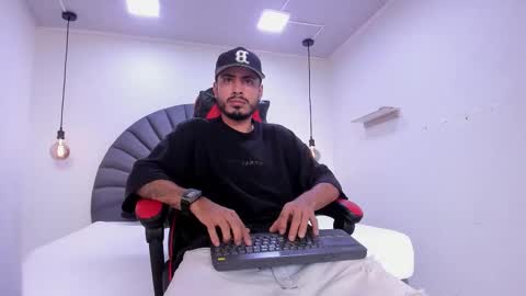 Snapshot of matthewcullenn chatting on February 5, 8:24 pm Matthew online show from February 5, 8:24 pm