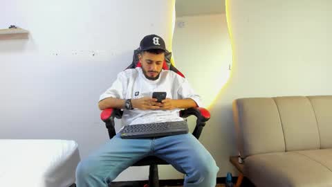 Snapshot of matthewcullenn chatting on February 6, 9:07 pm Matthew online show from February 6, 9:07 pm