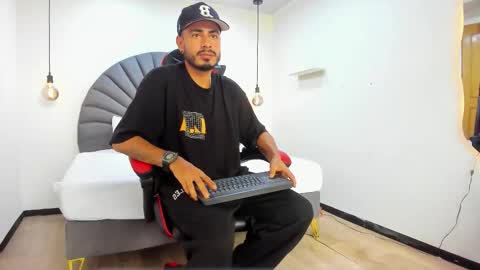 Snapshot of matthewcullenn chatting on February 7, 8:01 pm Matthew online show from February 7, 8:01 pm