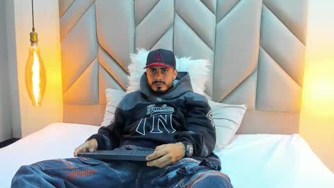 Snapshot of matthewcullenn chatting on February 10, 5:22 am Matthew online show from February 10, 5:22 am