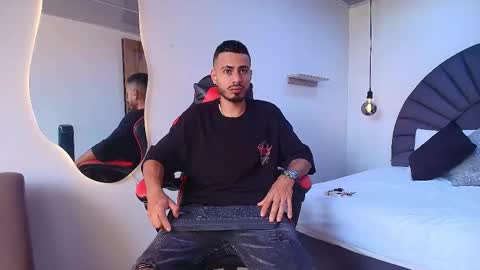 Snapshot of matthewcullenn chatting on February 14, 9:11 pm Matthew online show from February 14, 9:11 pm