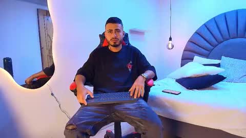 Snapshot of matthewcullenn chatting on February 15, 8:24 am Matthew online show from February 15, 8:24 am