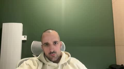 Snapshot of matthias24 chatting on November 26, 12:22 am M online show from November 26, 12:22 am