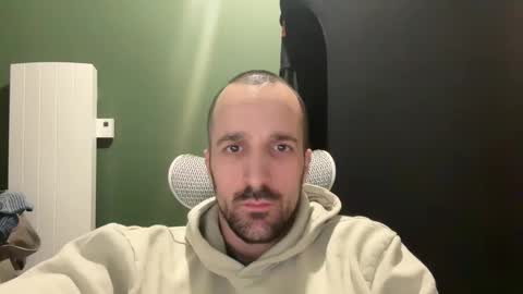 Snapshot of matthias24 chatting on January 8, 12:46 am M online show from January 8, 12:46 am