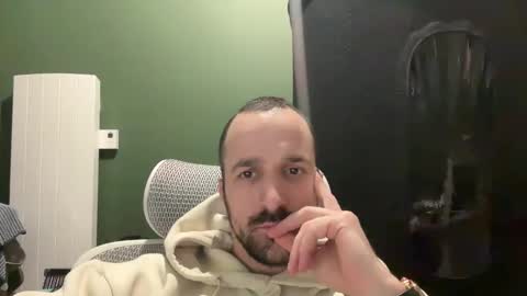 Snapshot of matthias24 chatting on February 19, 10:39 pm M online show from February 19, 10:39 pm