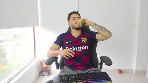 Snapshot of mattia_dupont chatting on March 6, 10:39 pm Mattias online show from March 6, 10:39 pm