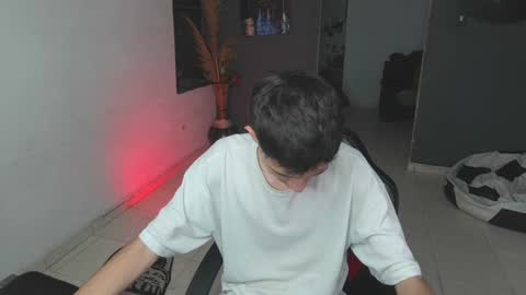 Snapshot of mattias_dantee chatting on February 2, 3:43 am mattias online show from February 2, 3:43 am