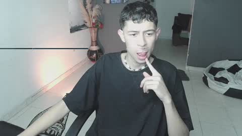 Snapshot of mattias_dantee chatting on February 2, 4:22 pm mattias online show from February 2, 4:22 pm