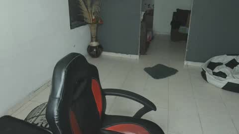 Snapshot of mattias_dantee chatting on February 2, 11:00 pm mattias online show from February 2, 11:00 pm