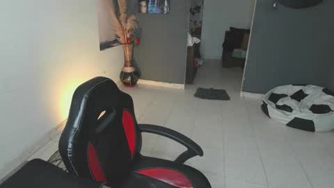 Snapshot of mattias_dantee chatting on February 3, 1:51 pm mattias online show from February 3, 1:51 pm