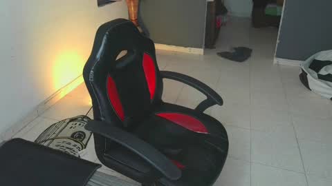 Snapshot of mattias_dantee chatting on February 3, 4:52 pm mattias online show from February 3, 4:52 pm