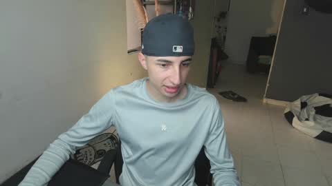 Snapshot of mattias_dantee chatting on February 5, 3:09 pm mattias online show from February 5, 3:09 pm