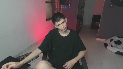 Snapshot of mattias_dantee chatting on February 6, 1:32 pm mattias online show from February 6, 1:32 pm