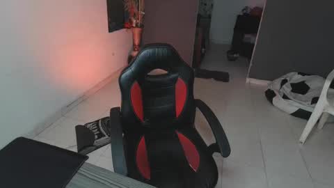 Snapshot of mattias_dantee chatting on February 7, 1:58 am mattias online show from February 7, 1:58 am