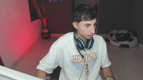 Snapshot of mattias_dantee chatting on February 8, 12:28 am mattias online show from February 8, 12:28 am