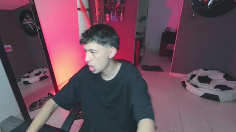 Snapshot of mattias_dantee chatting on February 8, 6:22 pm mattias online show from February 8, 6:22 pm