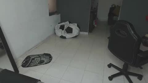 Snapshot of mattias_dantee chatting on February 12, 5:48 pm mattias online show from February 12, 5:48 pm