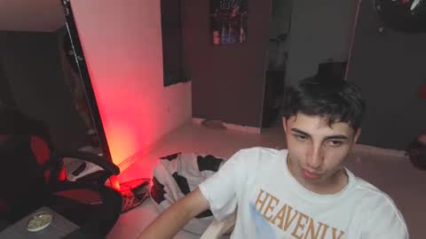 Snapshot of mattias_dantee chatting on February 15, 1:21 am mattias online show from February 15, 1:21 am