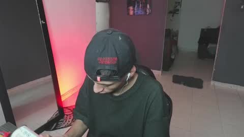 Snapshot of mattias_dantee chatting on February 15, 5:39 pm mattias online show from February 15, 5:39 pm