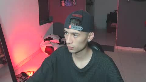 Snapshot of mattias_dantee chatting on February 16, 1:03 am mattias online show from February 16, 1:03 am