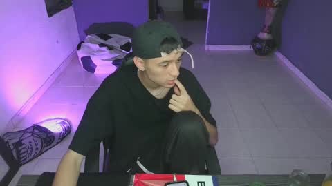 Snapshot of mattias_dantee chatting on February 18, 7:52 pm mattias online show from February 18, 7:52 pm