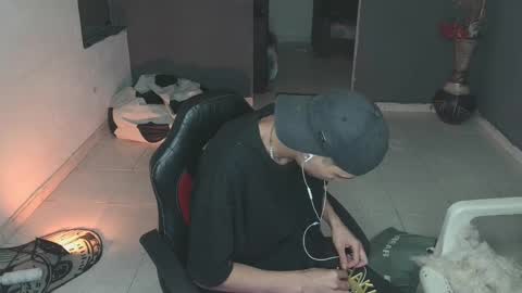 Snapshot of mattias_dantee chatting on February 19, 11:49 am mattias online show from February 19, 11:49 am