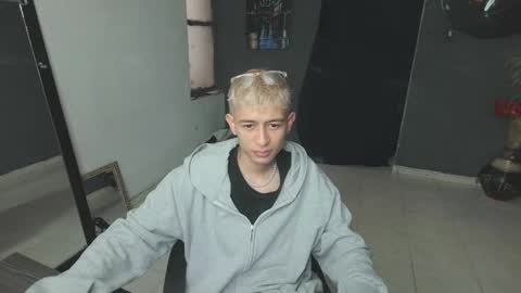 Snapshot of mattias_dantee chatting on February 23, 5:29 pm mattias online show from February 23, 5:29 pm