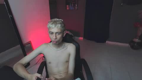 Snapshot of mattias_dantee chatting on February 24, 2:51 am mattias online show from February 24, 2:51 am