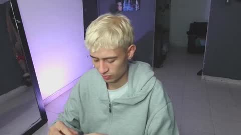 Snapshot of mattias_dantee chatting on February 25, 4:03 am mattias online show from February 25, 4:03 am