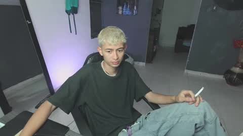 Snapshot of mattias_dantee chatting on March 7, 11:05 pm mattias online show from March 7, 11:05 pm