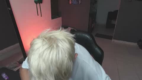 Snapshot of mattias_dantee chatting on March 9, 3:01 am mattias online show from March 9, 3:01 am