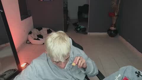 Snapshot of mattias_dantee chatting on March 11, 2:21 am mattias online show from March 11, 2:21 am