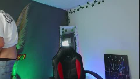 Snapshot of mattias_dantee chatting on September 27, 3:17 pm mattias online show from September 27, 3:17 pm