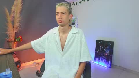 Snapshot of mattias_dantee chatting on September 30, 8:08 am mattias online show from September 30, 8:08 am