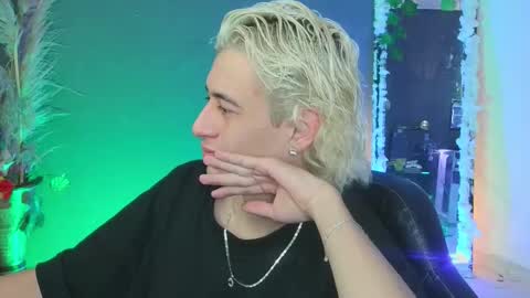 Snapshot of mattias_dantee chatting on October 5, 4:22 am mattias online show from October 5, 4:22 am